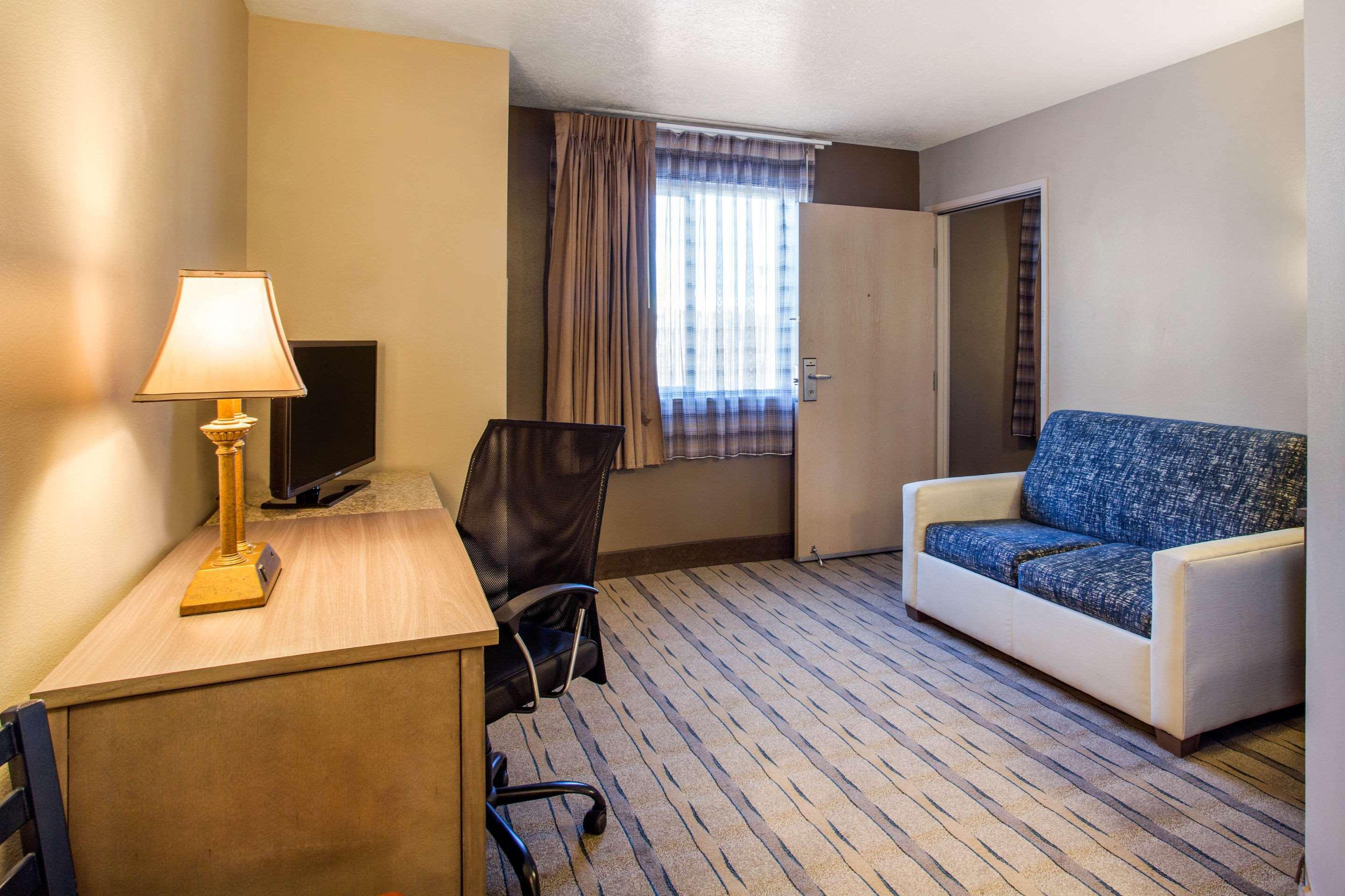 Quality Inn Moriarty Exterior photo